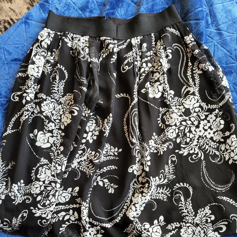 WHBM Gorgeous skirt swing with zipper Small / bundle requirement